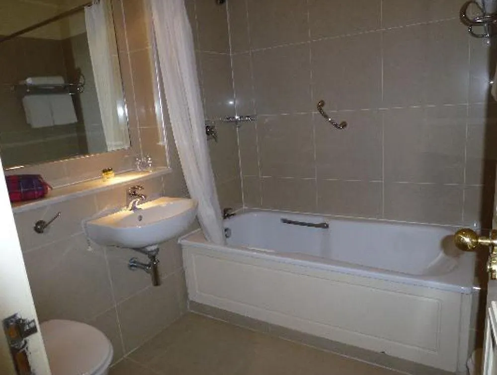 The Victoria Hotel 3*, Galway
