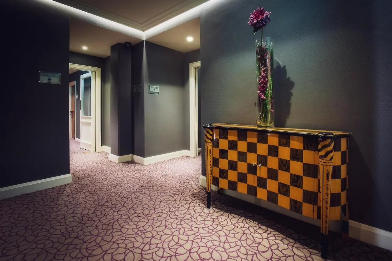 The Victoria Hotel