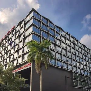 Travelodge Harbourfront Отель